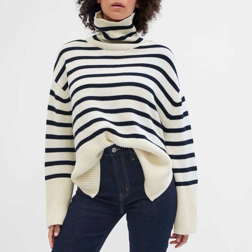 Gap 24/7 Split-Hem Turtleneck Sweater - Beige & Navy Striped
